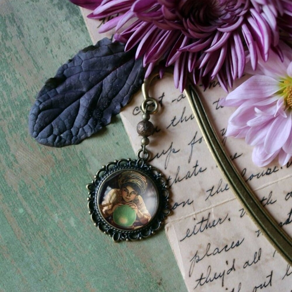 Fortune Teller Bookmark - Crystal Ball - RARE Antique Bronze Vintage Book Hook - Picture 5 of 7